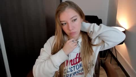 Snapshot of sofia_woodss chatting on March 6, 1:35 pm Sofia online show from March 6, 1:35 pm
