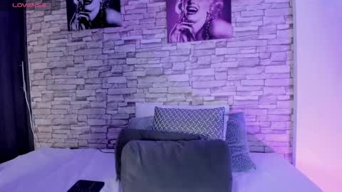 sofiaalarson online show from March 15, 3:23 am