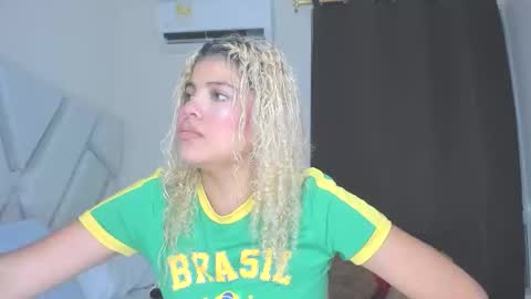 Snapshot of sofiacastillo01 chatting on February 20, 2:39 pm sofiacastillo01 online show from February 20, 2:39 pm