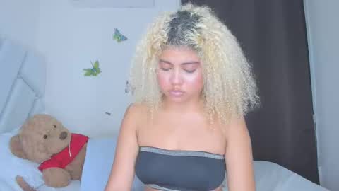 Snapshot of sofiacastillo01 chatting on February 24, 1:03 am sofiacastillo01 online show from February 24, 1:03 am