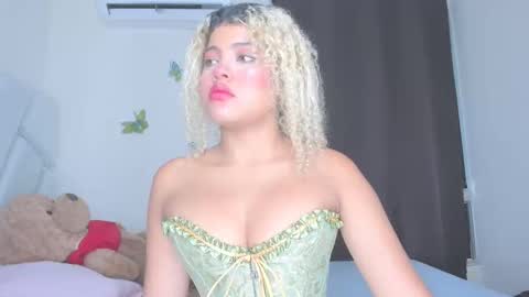 sofiacastillo01 online show from April 11, 6:12 pm