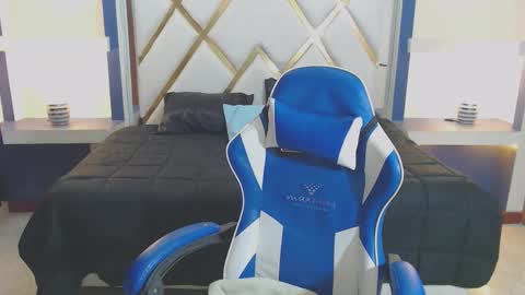 Snapshot of sofiadavis_23 chatting on December 5, 1:31 pm SOFIA online show from December 5, 1:31 pm