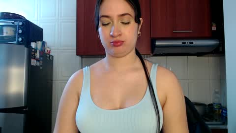 Snapshot of sofiaduque_26 chatting on December 7, 1:07 pm sofiaduque_26 online show from December 7, 1:07 pm