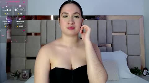 Snapshot of sofiaduque_26 chatting on February 23, 8:44 pm sofiaduque_26 online show from February 23, 8:44 pm