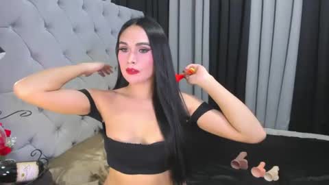 sofiamojic online show from July 6, 9:39 am