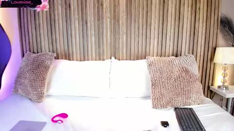 Snapshot of sofiaorange chatting on December 14, 5:51 pm Sofiaorange online show from December 14, 5:51 pm