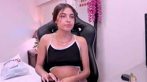 Sofia  Help me reach 5K followers  online show from December 28, 8:25 pm