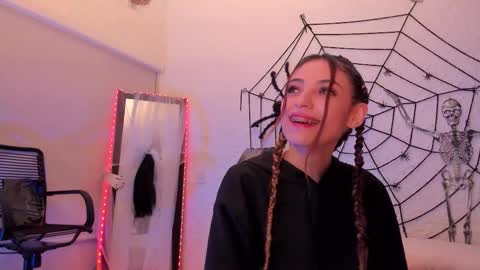 Sofia  Help me reach 5K followers  online show from October 23, 8:13 am