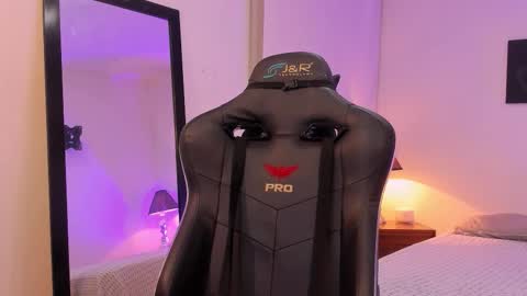 Sofia  Help me reach 5K followers  online show from November 14, 8:18 pm