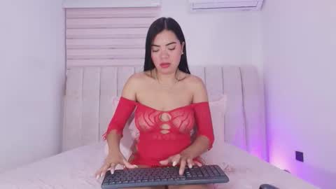 Snapshot of sofiavelezz_ chatting on February 13, 11:50 am Sofia Velez online show from February 13, 11:50 am
