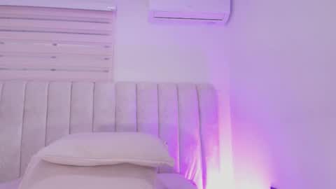 Snapshot of sofiavelezz_ chatting on February 18, 11:50 am Sofia Velez online show from February 18, 11:50 am