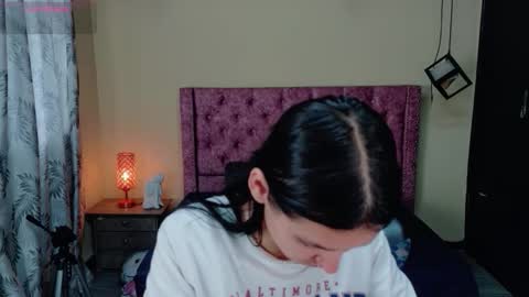 Snapshot of sofii_cute01 chatting on February 4, 12:22 pm sofii_cute01 online show from February 4, 12:22 pm