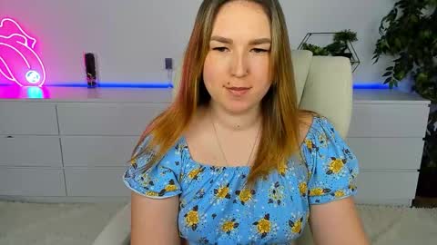 Snapshot of sofii_darling chatting on February 6, 6:11 pm sofii_darling online show from February 6, 6:11 pm