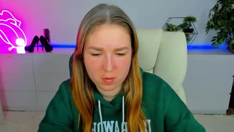 Snapshot of sofii_darling chatting on February 19, 5:42 pm sofii_darling online show from February 19, 5:42 pm