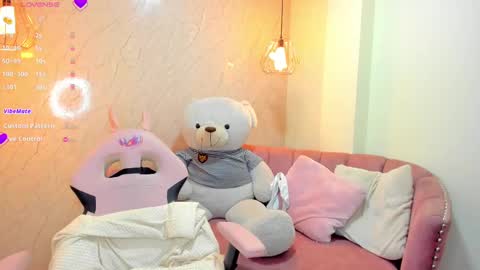   online show from March 6, 10:04 pm