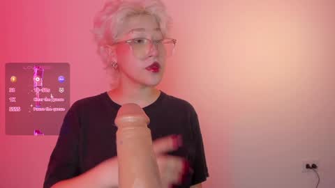 Snapshot of sofii_uwu_ chatting on December 15, 9:20 pm Sofii online show from December 15, 9:20 pm