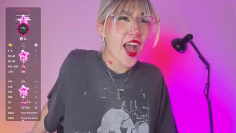 Snapshot of sofii_uwu_ chatting on February 27, 8:09 pm Sofii online show from February 27, 8:09 pm