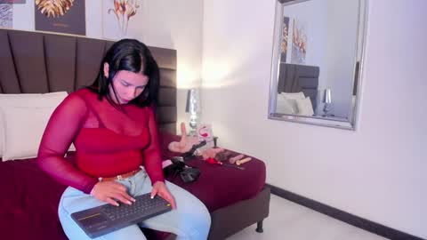 Snapshot of sofiperez_ chatting on January 5, 11:26 am online show from January 5, 11:26 am