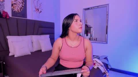 Snapshot of sofiperez_ chatting on February 12, 11:27 am online show from February 12, 11:27 am