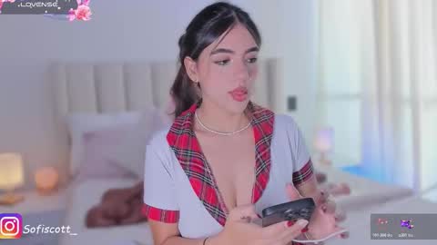 Snapshot of sofiscott_ chatting on December 14, 6:23 pm Sofia online show from December 14, 6:23 pm