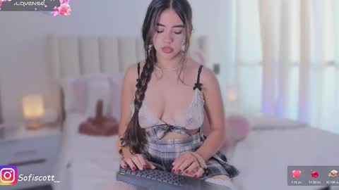 Snapshot of sofiscott_ chatting on December 15, 5:39 pm Sofia online show from December 15, 5:39 pm