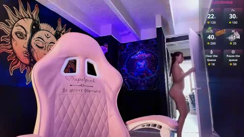 Snapshot of sofnicol_ chatting on April 10, 10:14 pm Nicol online show from April 10, 10:14 pm