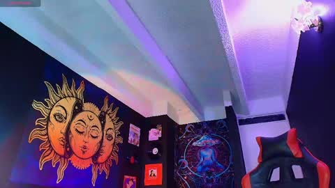 Snapshot of sofnicol_ chatting on April 29, 12:48 am Nicol online show from April 29, 12:48 am