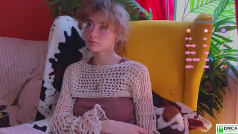 Snapshot of soft_animal chatting on February 22, 10:36 am E online show from February 22, 10:36 am