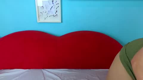 Snapshot of soft_lilly chatting on November 14, 6:23 am Lilly online show from November 14, 6:23 am