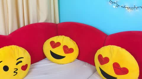 Lilly online show from February 24, 6:11 am