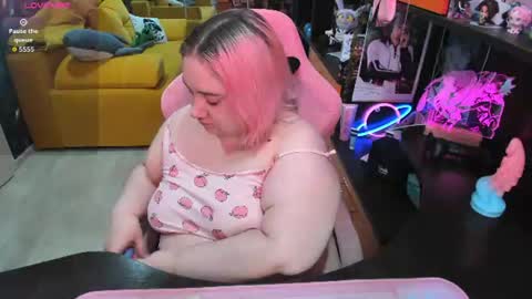 Snapshot of softie_sofy chatting on June 24, 2:10 am Sofie online show from June 24, 2:10 am