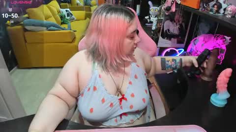 Snapshot of softie_sofy chatting on July 6, 1:35 am Sofie online show from July 6, 1:35 am