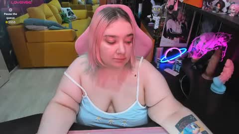 Snapshot of softie_sofy chatting on July 8, 2:16 am Sofie online show from July 8, 2:16 am