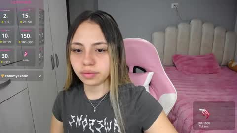 Snapshot of softkiss_x chatting on May 5, 12:07 am Fran online show from May 5, 12:07 am