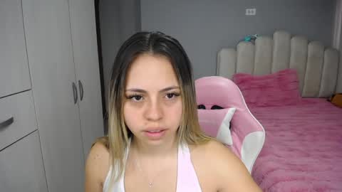 Snapshot of softkiss_x chatting on May 7, 2:00 pm Fran online show from May 7, 2:00 pm