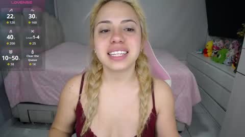 Snapshot of softkiss_x chatting on May 27, 10:34 am Fran online show from May 27, 10:34 am