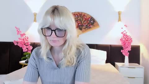 Snapshot of softsunrise chatting on November 4, 3:00 pm softsunrise online show from November 4, 3:00 pm