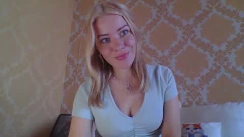 softy_aura online show from July 28, 2:13 pm