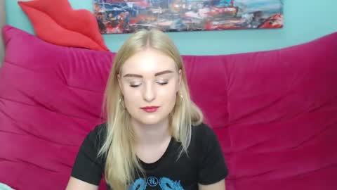 Snapshot of sofysoft chatting on September 18, 4:47 am sofysoft online show from September 18, 4:47 am