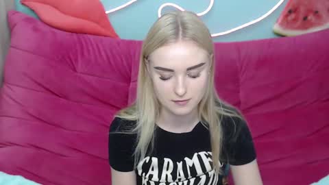 Snapshot of sofysoft chatting on November 9, 6:01 am sofysoft online show from November 9, 6:01 am