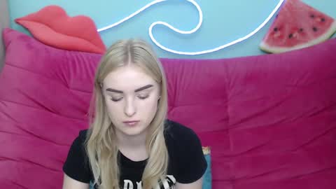 Snapshot of sofysoft chatting on November 10, 6:12 am sofysoft online show from November 10, 6:12 am