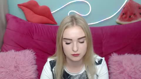 Snapshot of sofysoft chatting on November 18, 5:34 am sofysoft online show from November 18, 5:34 am