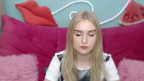 Snapshot of sofysoft chatting on November 19, 6:24 am sofysoft online show from November 19, 6:24 am