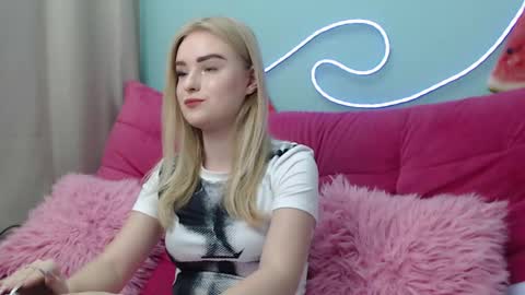 Snapshot of sofysoft chatting on November 21, 6:01 am sofysoft online show from November 21, 6:01 am