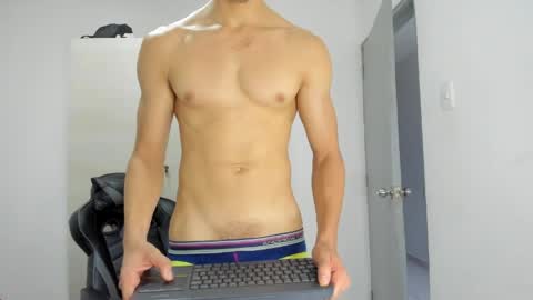 Snapshot of sola_enzo chatting on May 16, 5:01 pm sola_enzo online show from May 16, 5:01 pm