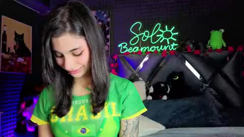 Snapshot of solbeaumont chatting on June 18, 7:07 pm Sol online show from June 18, 7:07 pm