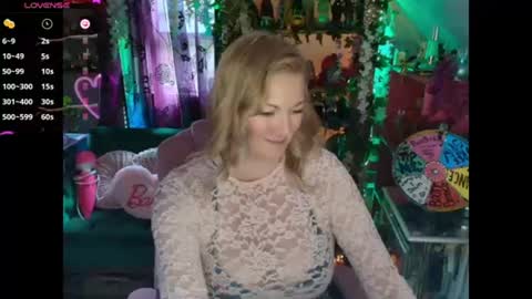 Snapshot of solesticia chatting on June 17, 6:31 pm solesticia online show from June 17, 6:31 pm
