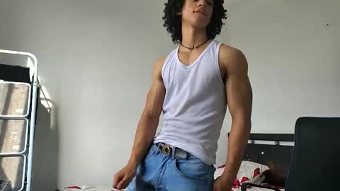 Snapshot of solorizo chatting on April 22, 9:05 pm Hi Im Weller Check my Bio online show from April 22, 9:05 pm