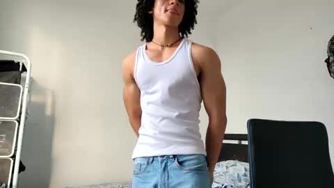 Snapshot of solorizo chatting on May 4, 9:55 pm Hi Im Weller Check my Bio online show from May 4, 9:55 pm