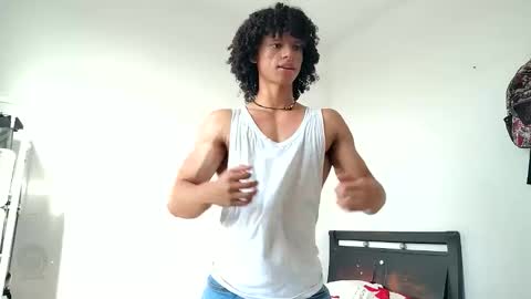 Snapshot of solorizo chatting on May 6, 9:31 pm Hi Im Weller Check my Bio online show from May 6, 9:31 pm